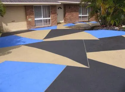 Multi-colour concrete driveway in blue, charcoal and sand tones